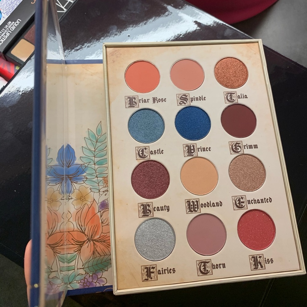 Story book cosmetics palette: fairy tales